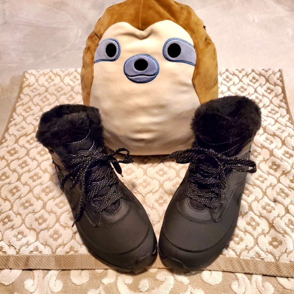 Merrell Aurora 6 Ice+ boots